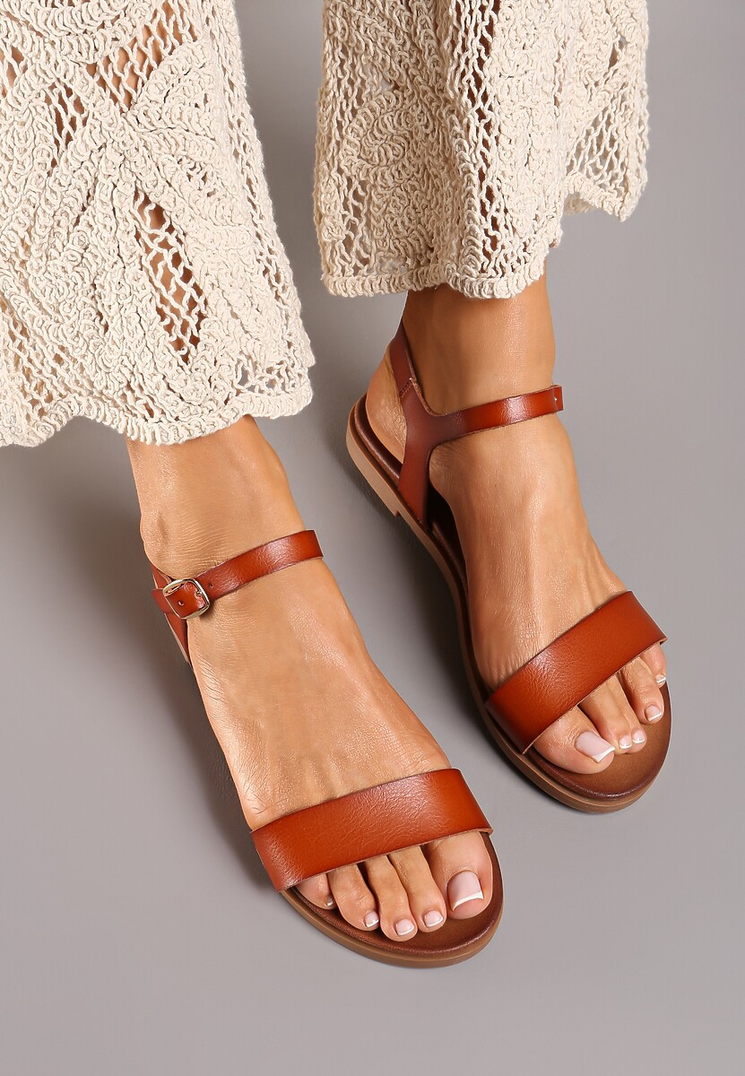 Czarne Sandały z Imitacji Skóry na Płaskiej Podeszwie Zapinane przy Kostce Millia