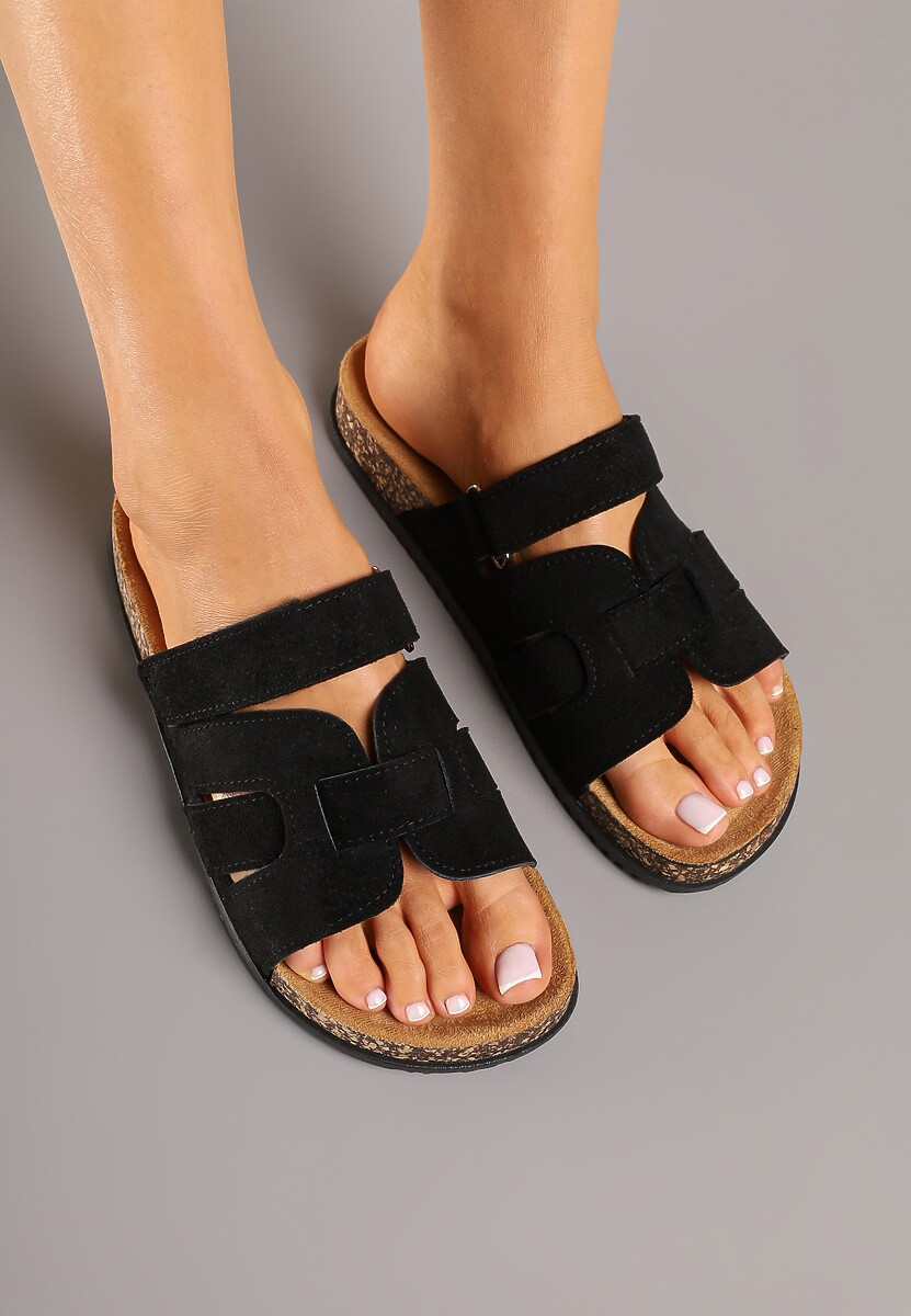 Czarne Klapki Ozdobione Geometrycznym Motywem Odellea