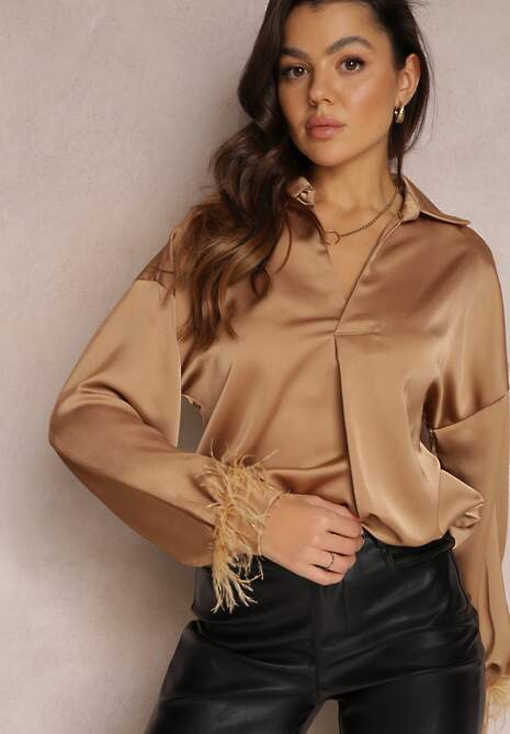 Beżowa Bluzka Satynowa z Piórkami przy Rękawach Menese