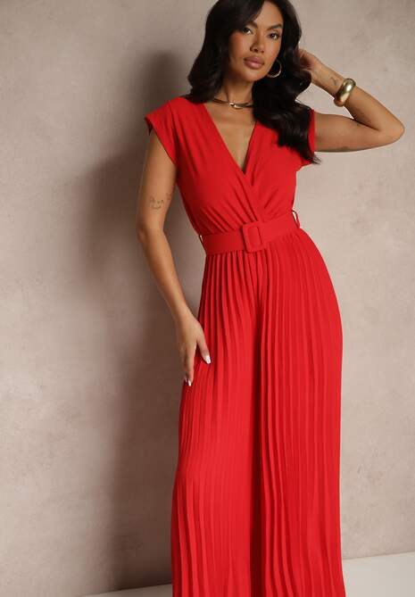 Czerwony Kopertowy Kombinezon Wide Leg Zdobiony Plisami i Paskiem z Klamrą Salirella