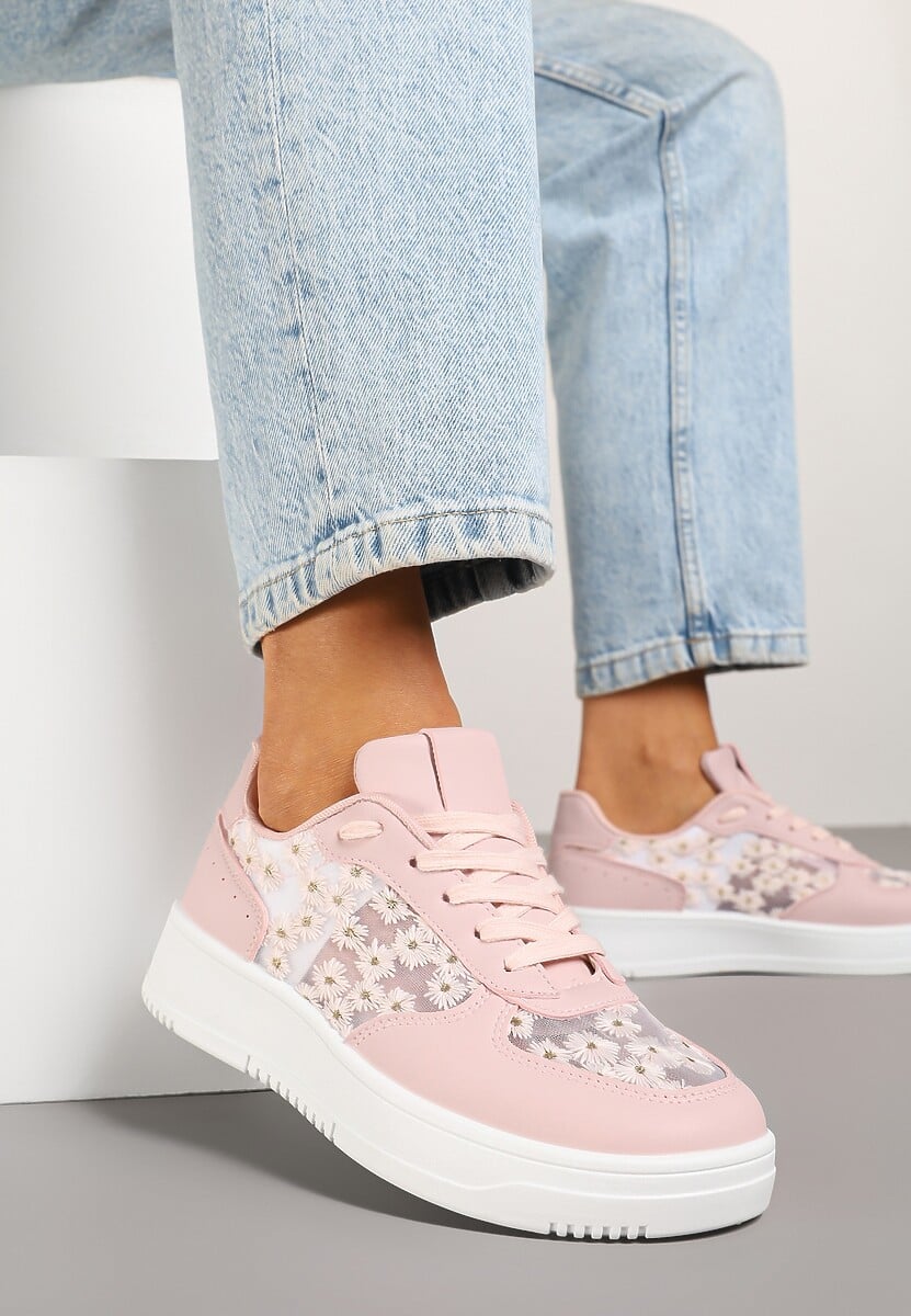 Różowe Sneakersy z Haftem i Zdobieniami z Siateczki Lirivessa