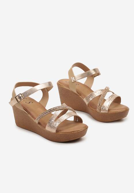 Szampańskie Sandały na Koturnie Zapinane na Sprzączkę z Cyrkoniami Wykończone Metaliczną Nitką Herasta