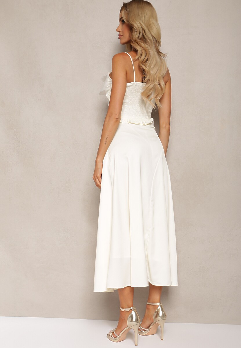 Jasnobeżowy 2-Częściowy Komplet Top z Kwiatowymi Aplikacjami Spódnica o Rozkloszowanym Kroju Zavidia