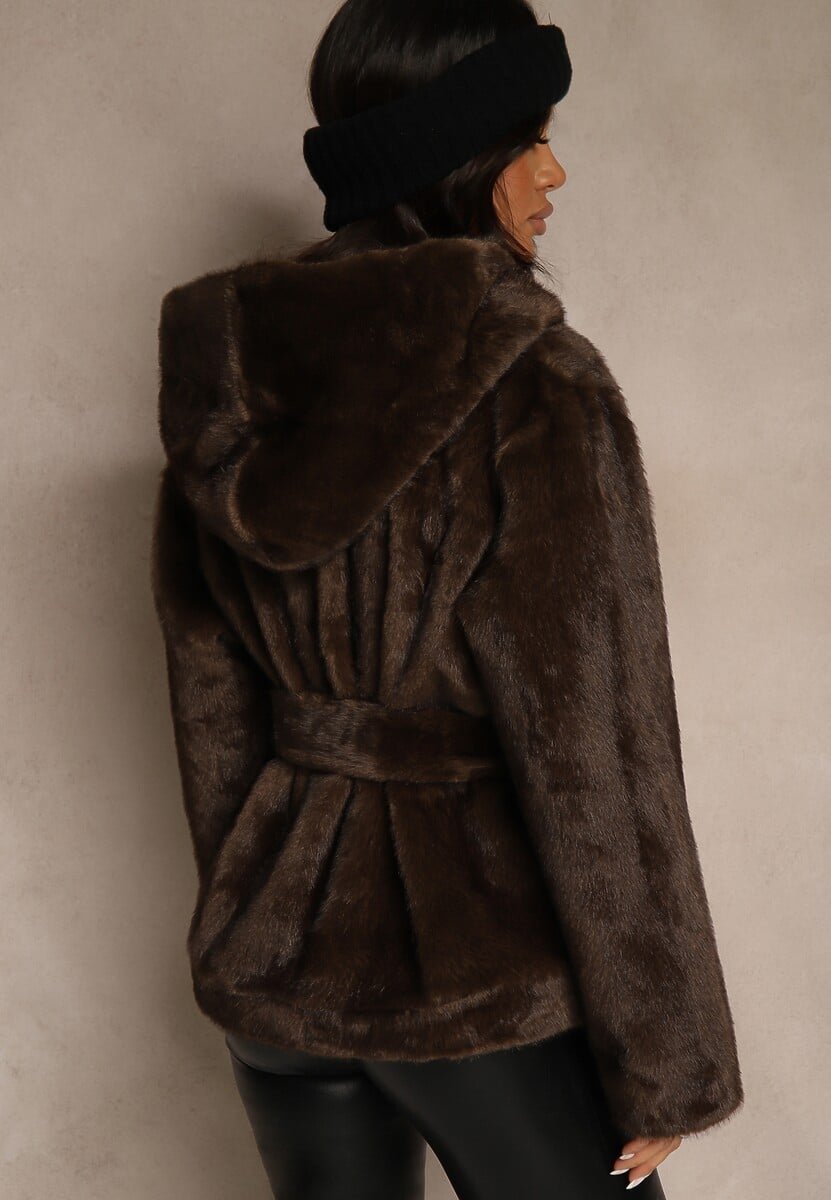 Brązowa Futerkowa Kurtka z Kapturem i Wiązanym Paskiem Zetele
