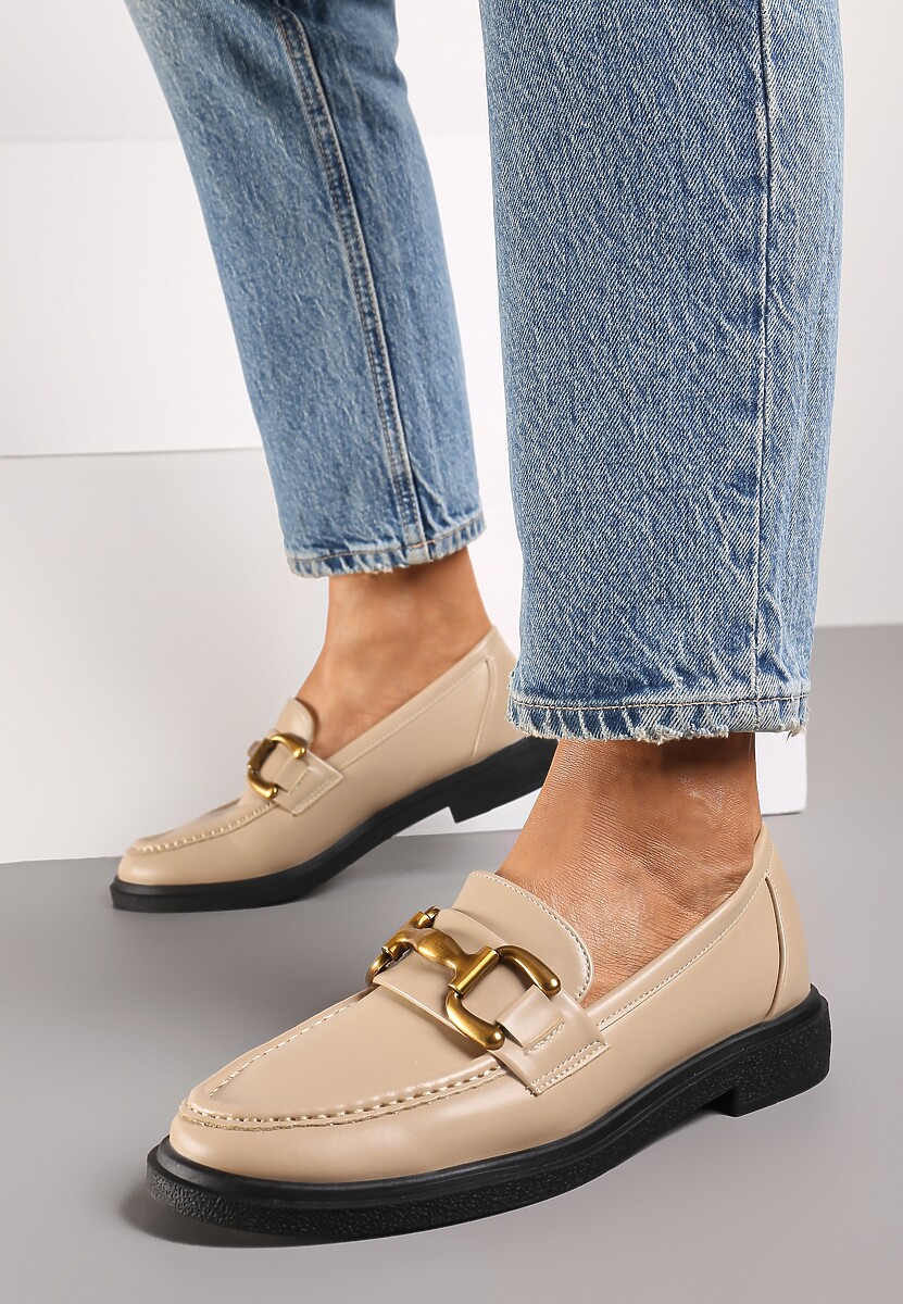 Beżowe Mokasyny na Płaskiej Podeszwie Ozdobione Klamrą Relabra