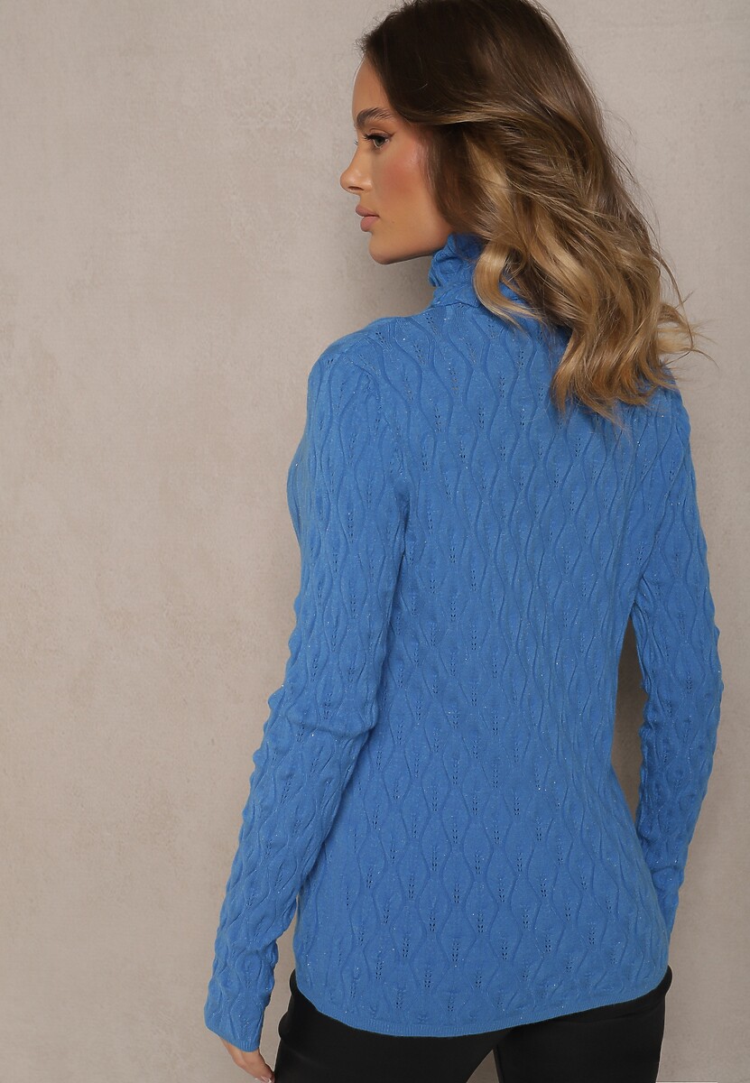 Niebieski Golf z Wiskozą w Tłoczony Wzór Przeszyty Metaliczną Nitką Neldora