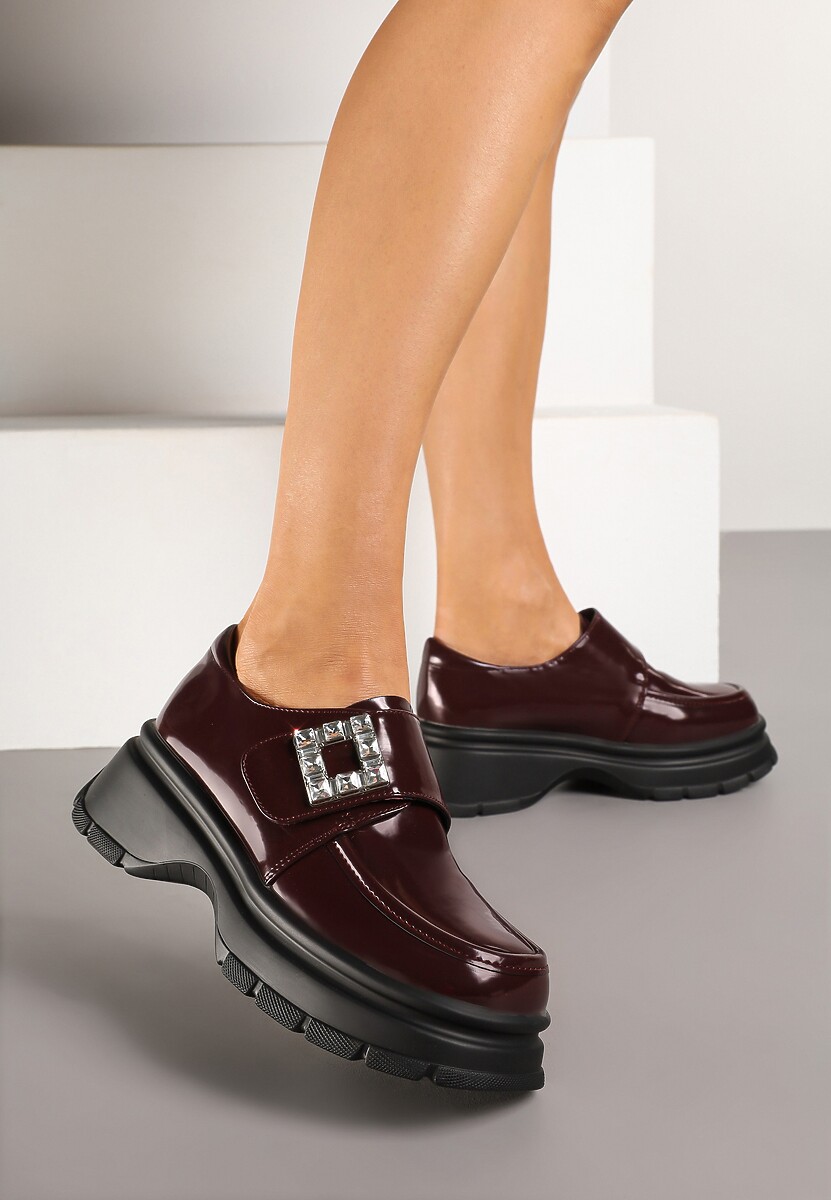 Bordowe Półbuty Lakierowane na Platformie Ozdobione Cyrkoniami Mezisha