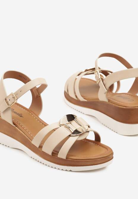 Beżowe Sandały na Koturnie Ozdobione Metaliczną Aplikacją Nevirissa