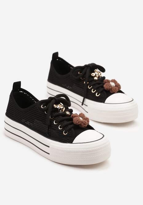 Czarne Trampki na Platformie z Ażurową Cholewką i Aplikacjami 3D Leniri