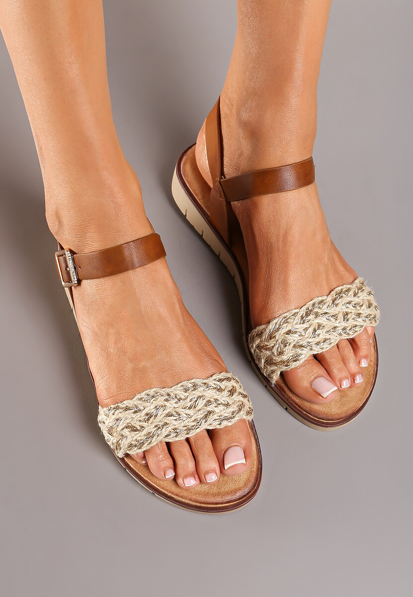 Beżowe Sandały Zapinane przy Kostce na Sprzączkę Zdobione Metaliczną Nicią Neila