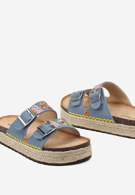 Niebieskie Klapki Ozdobione Haftem na Paskach i Plecionką na Platformie Teio