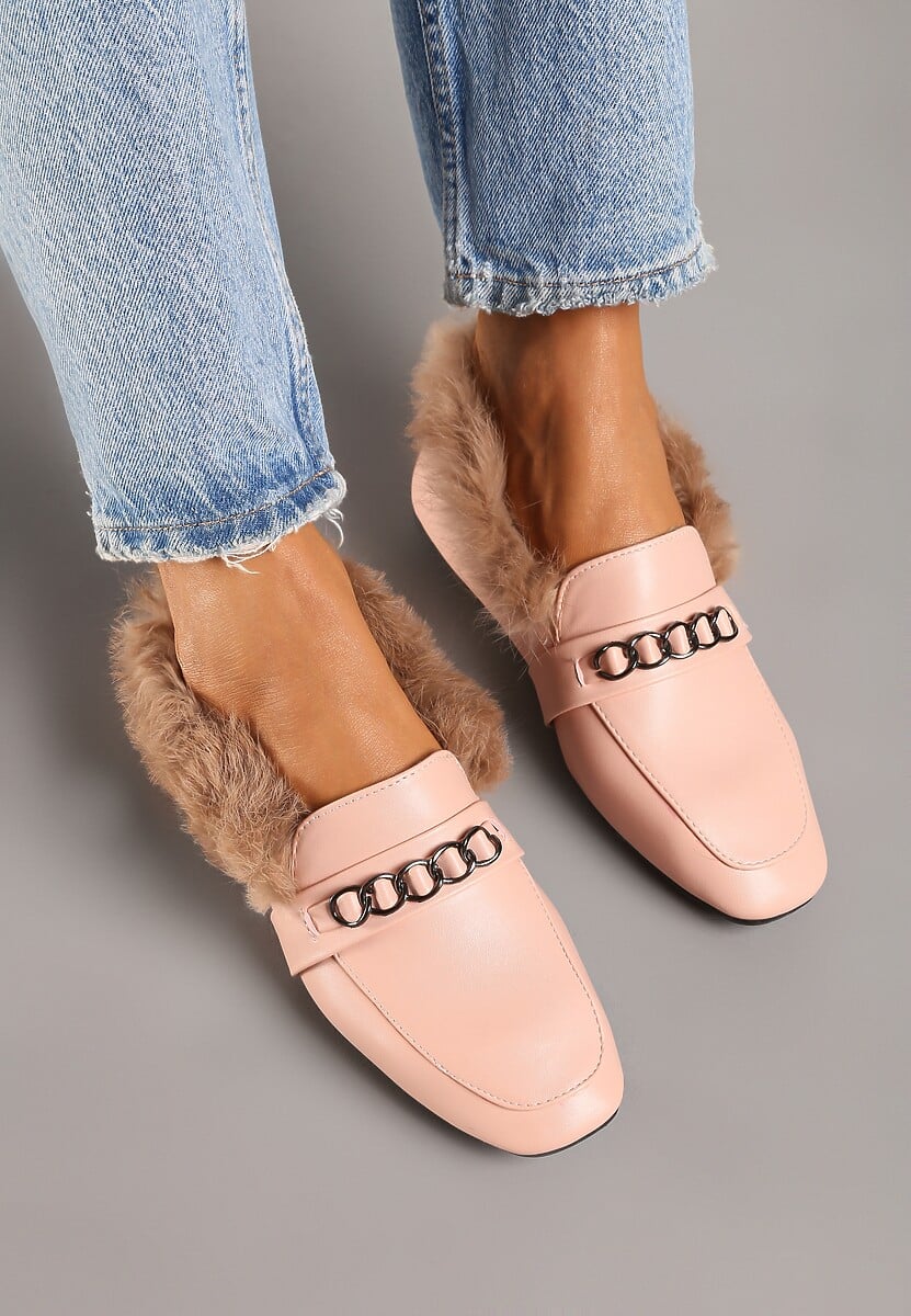 Różowe Mokasyny na Płaskiej Podeszwie z Futerkiem i Metaliczną Ozdobą Emalorae