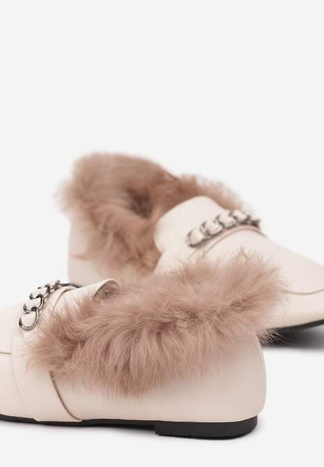 Beżowe Mokasyny na Płaskiej Podeszwie z Futerkiem i Metaliczną Ozdobą Emalorae