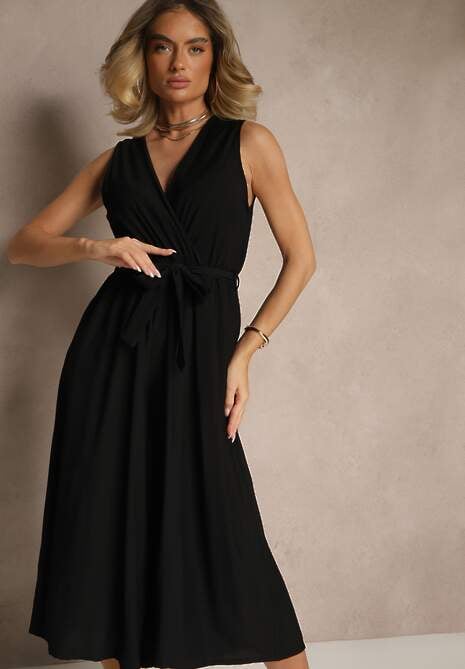 Czarny Kombinezon Taliowany z Wiskozą Ozdobiona Paskiem Evintria