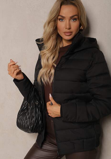 Czarna Kurtka z Pikowanymi Przeszyciami z Odpinanym Kapturem i Ściągaczem w Talii Sintavia