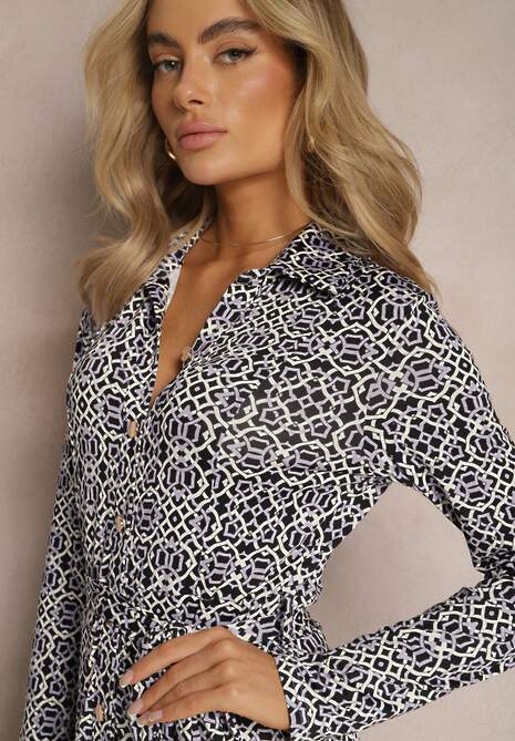 Biało-Fioletowa Sukienka Maxi o Taliowanym Kroju z Paskiem w Geometryczny Wzór Perani