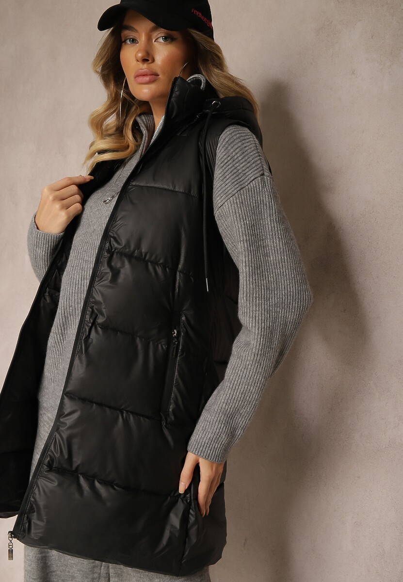 Czarna Taliowana Kamizelka Przejściowa z Pikowanymi Przeszyciami i Kapturem Tintella