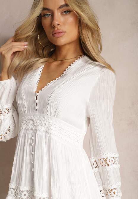 Biała Rozkloszowana Sukienka Mini z Ażurowym Wzorem i Gumką Ilermia