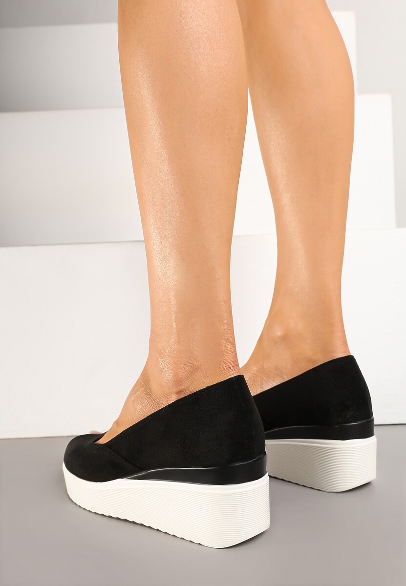 Czarne Czółenka z Ekozamszu na Koturnie z Noskiem Typu Peep Toe Saderine