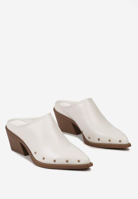 Białe Klapki Mule w Szpic na Słupku Ozdobione Nitami Esalena