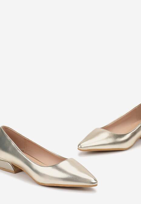 Złote Czółenka na Niewysokim Obcasie z Metaliczną Aplikacją i Szpiczastym Noskiem Christitesa