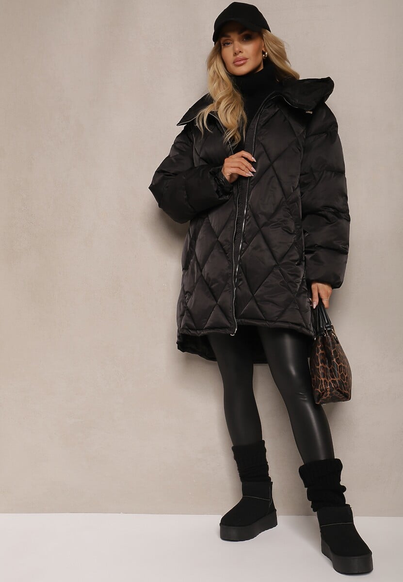 Czarna Kurtka Pikowana z Kapturem i Rozcięciami Zapinanymi na Napy Etarenea