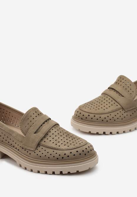 Zielone Mokasyny z Ażurowym Zdobieniem Vicuttia