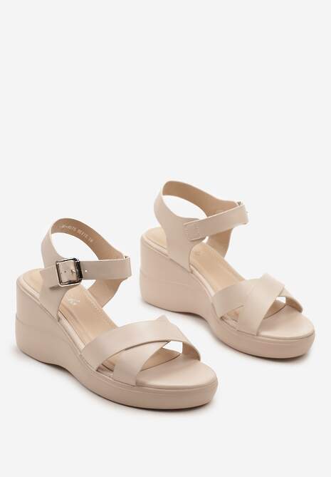 Beżowe Sandały z Ekoskóry na Koturnie z Zapięciem przy Kostce Triabelle