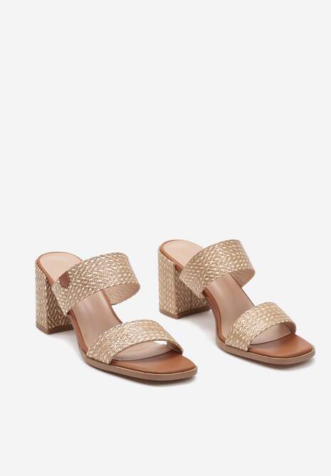 Brązowe Klapki z Materiałowymi Plecionymi Wstawiakami na Paskach i Słupku Ramana