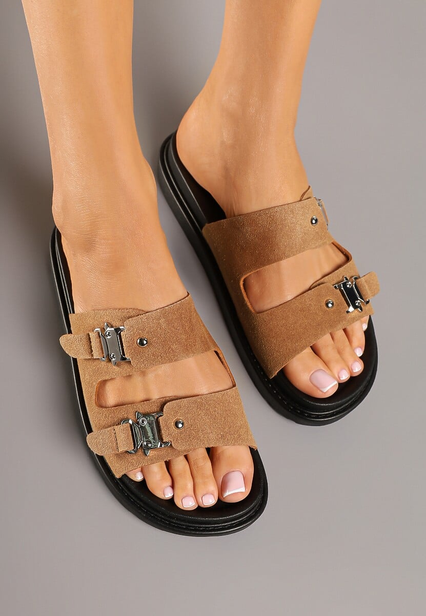 Ciemnobeżowe Klapki Ozdobione Klamrami Islevis