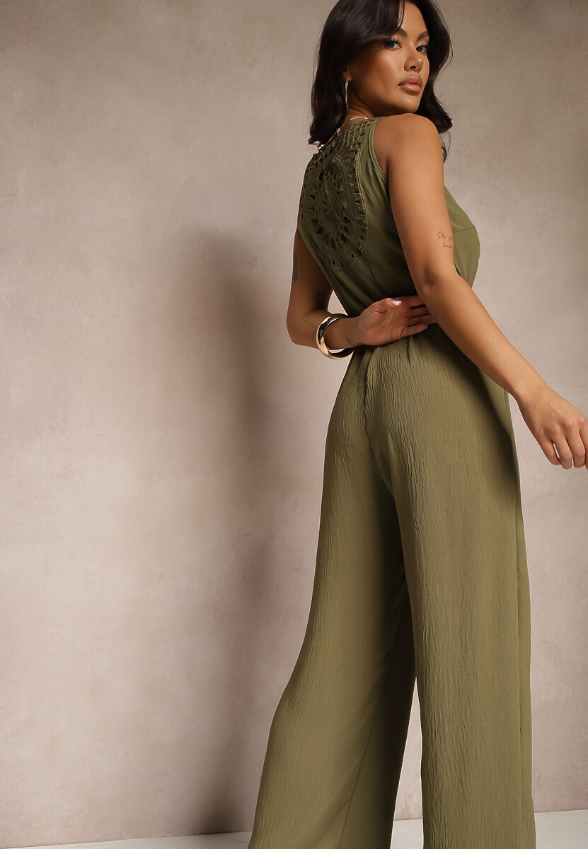 Czarny Szeroki Kombinezon o Kopertowym Kroju z Ażurowym Zdobieniem Olisena