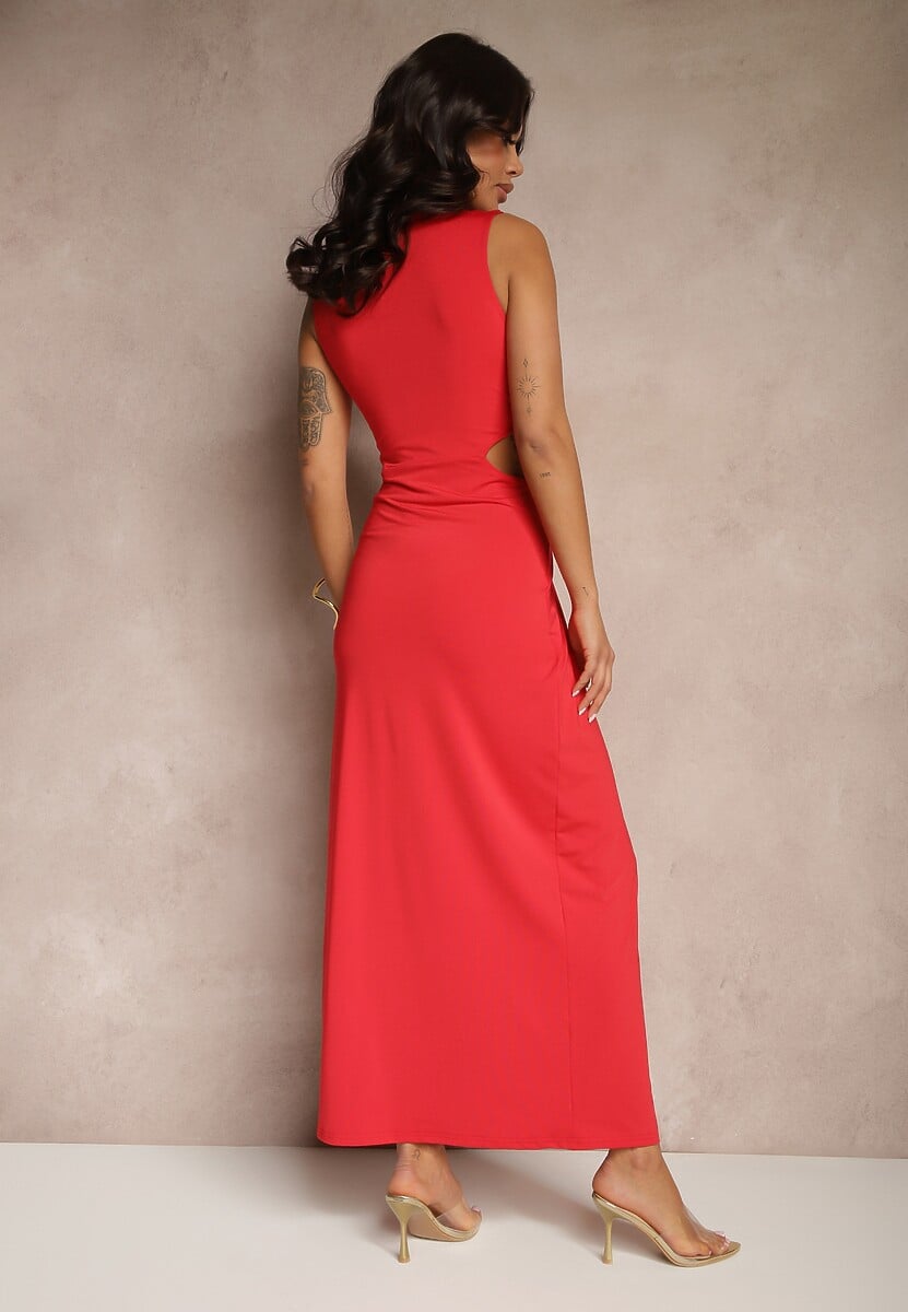 Czerwona Sukienka z Wiskozą Metalową Ozdobą i Wycięciami po Bokach Odivane