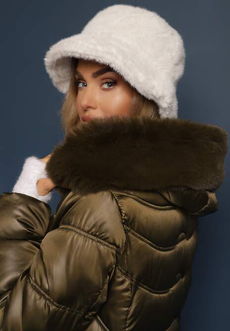 Zielona Długa Kurtka z Odpinanym Kapturem Zdobiona Pikowaniem i Rozcięciami na Napy Zennera