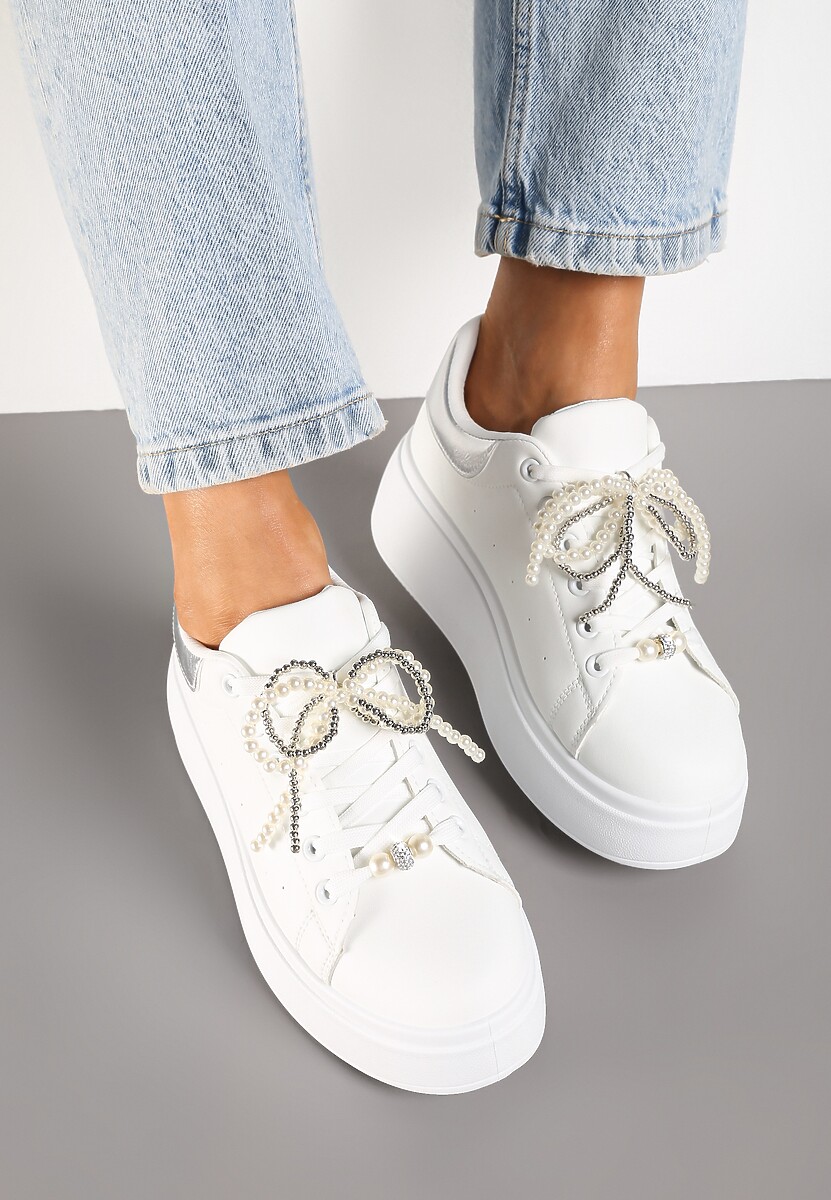 Biało-Srebrne Sneakersy na Platformie z Perełkami i Metalowymi Kuleczkami Selavia