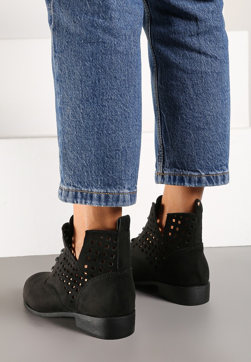 Czarne Sznurowane Botki ze Skórzaną Wkładką Ażurową Cholewką za Kostkę i Wycięciem Tlixa
