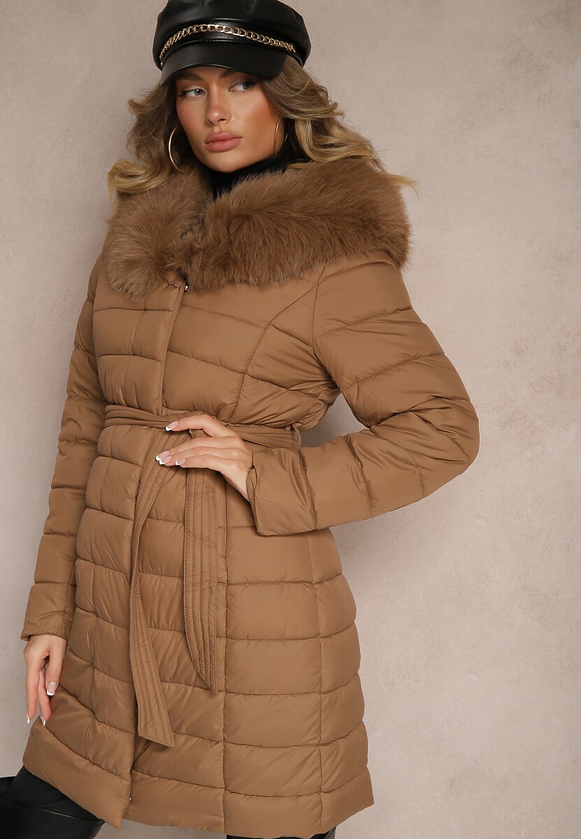 Brązowa Kurtka Pikowana Wiązana w Talii z Futerkiem Odpinanym na Kapturze Firinka