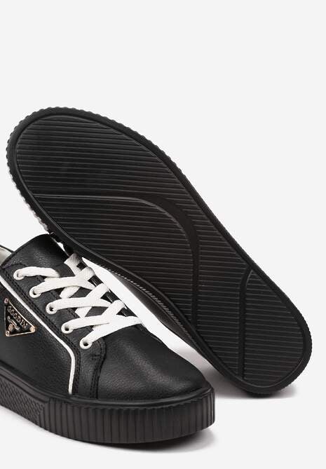 Czarne Sneakersy na Płaskiej Podeszwie ze Skóry z Metaliczną Ozdobą Melabra