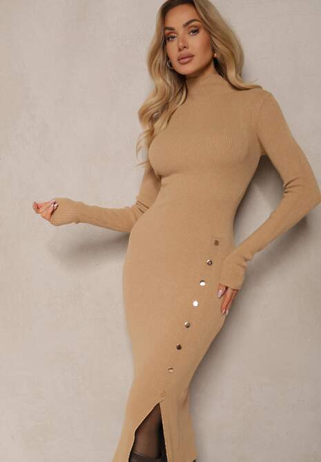 Ciemnobeżowa Prążkowana Sukienka z Modalem i Wiskozą Ozdobiona Guzikami i Rozcięciem na Nogę emilina