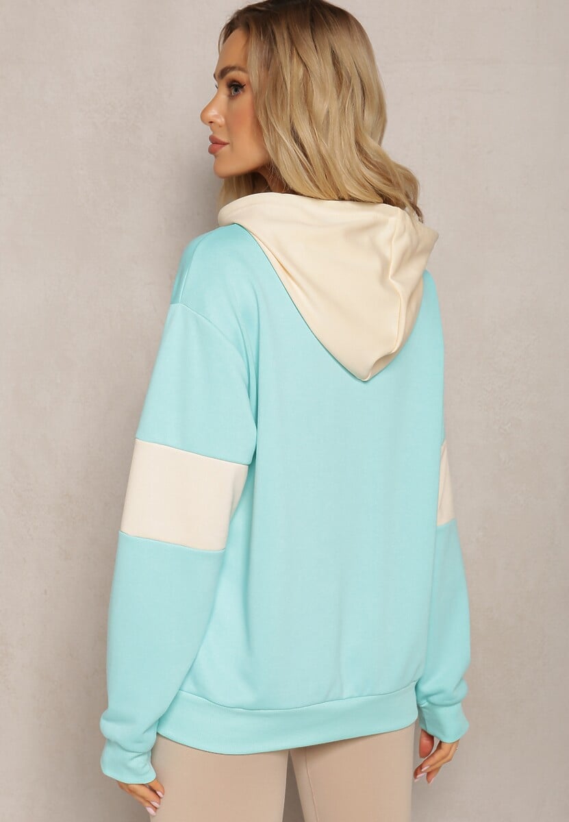 Jasnoniebieska Oversizowa Bluza Typu Kangurka z Szeroką Kieszenią i Kapturem Iretha