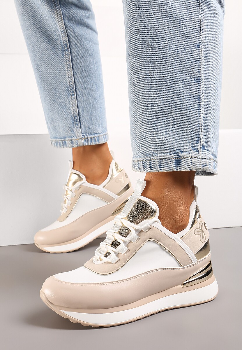 Beżowo-Białe Sneakersy z Metaliczną Wstawką i Ozdobnym Napisem na Ukrytym Koturnie Alivewna