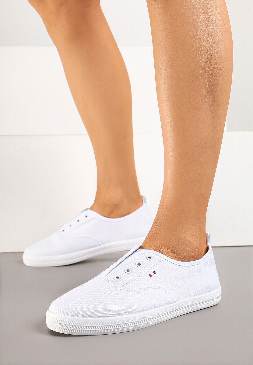 Białe Wsuwane Tenisówki w Casualowym Stylu Sepessa