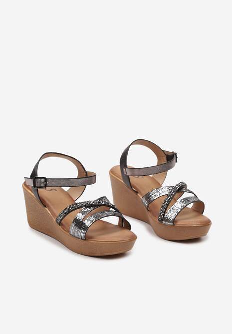 Czarne Sandały na Koturnie Zapinane na Sprzączkę z Cyrkoniami Wykończone Metaliczną Nitką Herasta