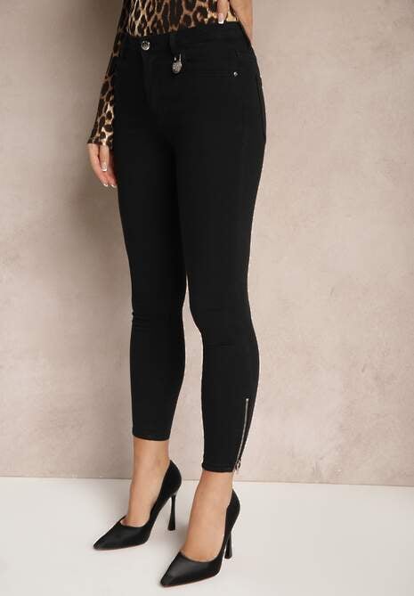 Czarne Jeansy o Kroju Skinny Zdobione Aplikacją Delanille
