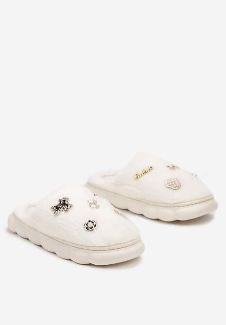 Beżowo-Białe Futrzane Kapcie z Przypinkami Metalicznymi Lialina