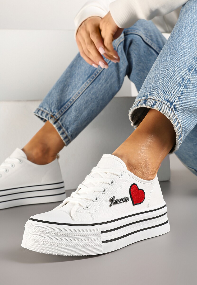 Białe Trampki na Grubej Podeszwie z Aplikacją i Napisem Eheria