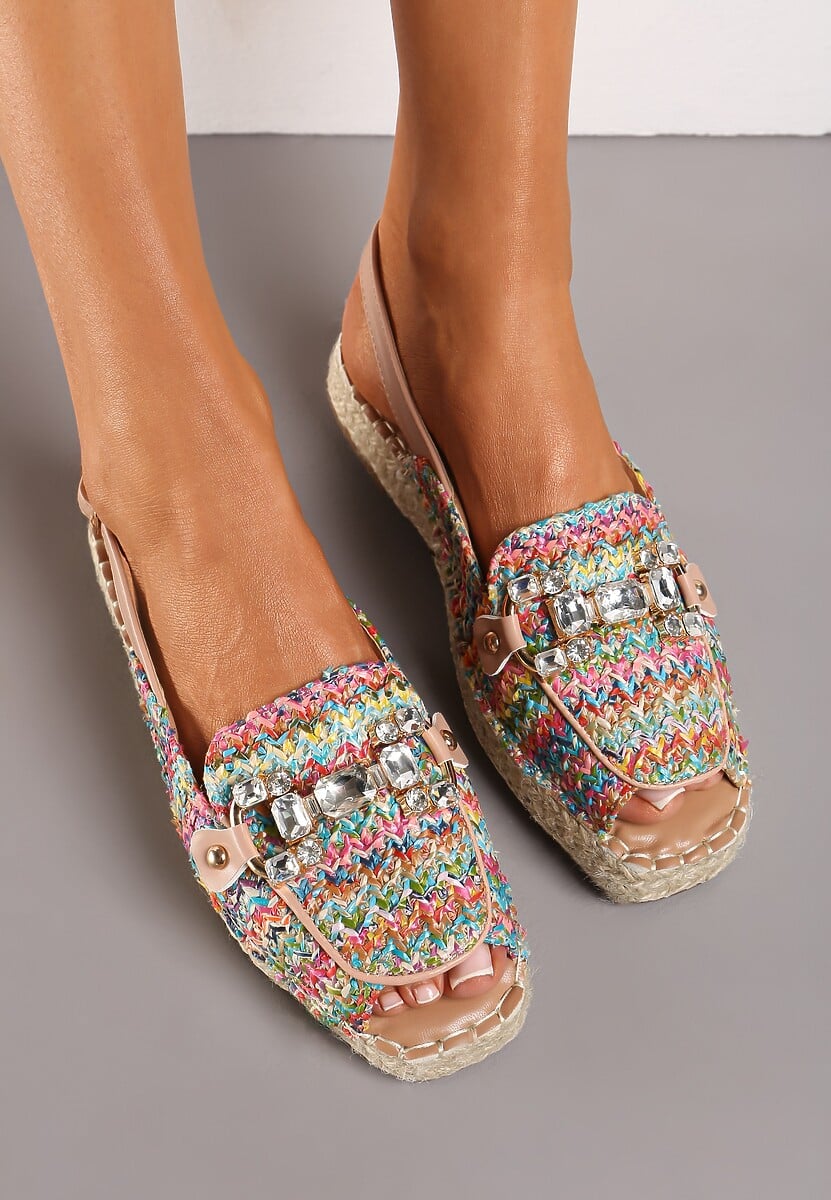 Beżowe Sandały z Otwartym Noskiem na Podeszwie z Plecionki Ozdobione Metaliczną Klamrą Tivera