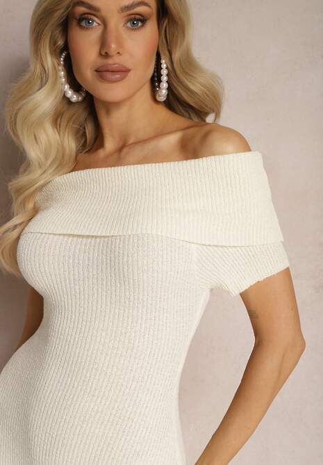 Jasnobeżowy Dopasowany Kombinezon z Elastycznego Materiału z Hiszpańskim Dekoltem Pharasia