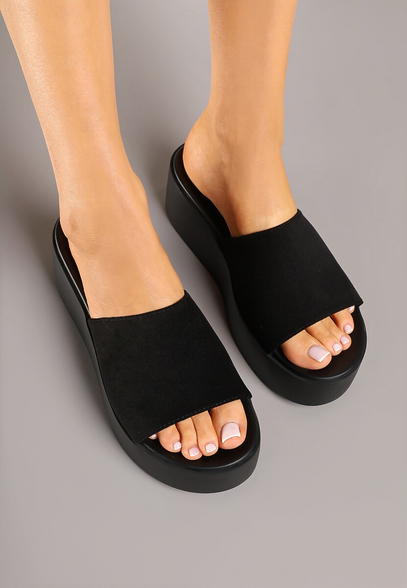 Czarne Basicowe Klapki na Koturnie i Platformie Astelli