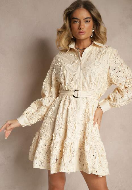 Jasnobeżowa Rozkloszowana Sukienka o Koszulowym Kroju z Paskiem Ozdobiona Koronką i Haftem Roniella