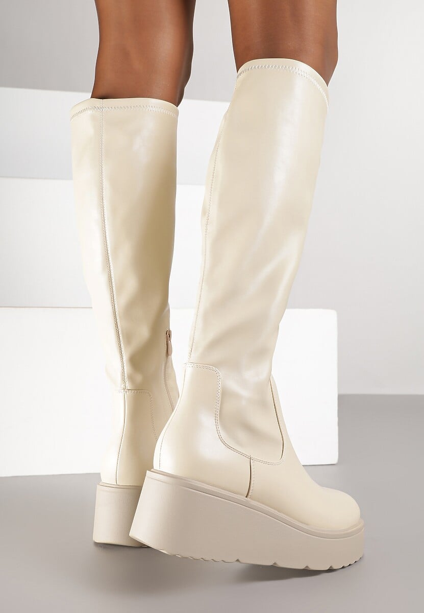 Beżowe Basicowe Kozaki na Grubej Podeszwie z Okrągłym Noskiem Tirisza